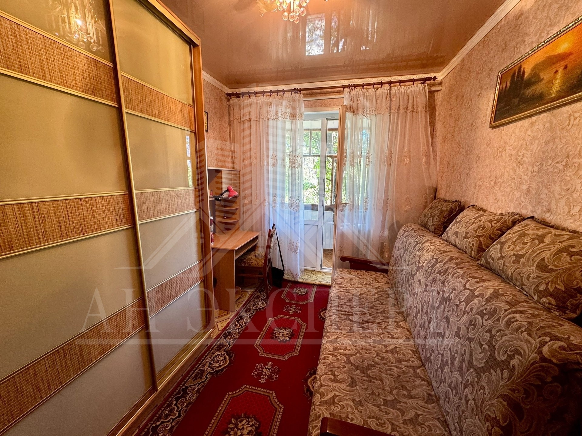 🔑 ПРОДАМ 2-КОМНАТНУЮ КВАРТИРУ 🔑 🔥🔥НОВАЯ ЦЕНА🔥🔥 📍 г. Стаханов, ул. Садовая, д.43 🏢 Этаж: 2/2 📐 Площадь: 45,9 м² 🏠 Крыша перекрыта! 💼Полный пакет документов, квартира готова к продаже✅ ОПИСАНИЕ: 🧯 Проводка полностью заменена 🌟 Натяжные и подвесные потолки 🪟 Пластиковые окна, балкон застеклён 🚪 Межкомнатные двер...