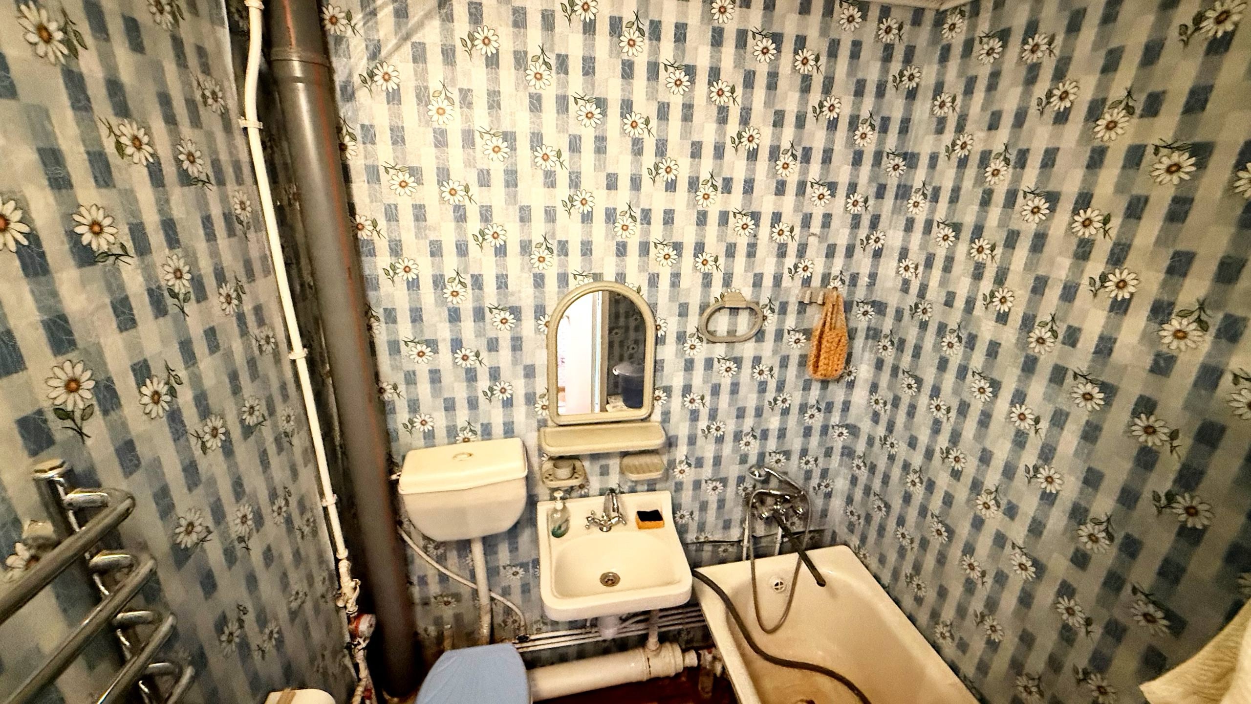 ❗️ПРОДАЕТСЯ КВАРТИРА В ЦЕНТРЕ МОЛОДОГВАРДЕЙСКА 🏠 Адрес: г. Молодогвардейск, ул. Осьмухина (центр, возле городского рынка); 1⃣ Количество комнат: 1 (площадь: 34,7 кв.м.); 📎 Этаж: 2 ✅ Продажа от собственника; 📌 Пластиковые окна и дверь на просторный балкон, новые радиаторы отопления, автономное отопление, кварт...