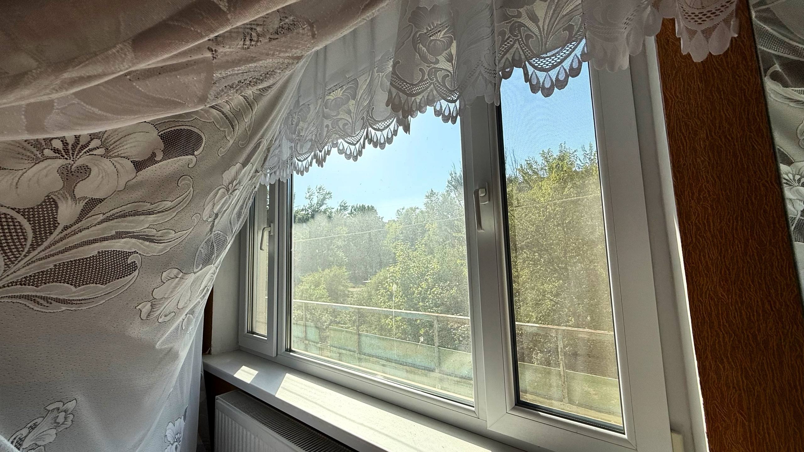 ❗️ПРОДАЕТСЯ КВАРТИРА В ЦЕНТРЕ МОЛОДОГВАРДЕЙСКА 🏠 Адрес: г. Молодогвардейск, ул. Осьмухина (центр, возле городского рынка); 1⃣ Количество комнат: 1 (площадь: 34,7 кв.м.); 📎 Этаж: 2 ✅ Продажа от собственника; 📌 Пластиковые окна и дверь на просторный балкон, новые радиаторы отопления, автономное отопление, кварт...