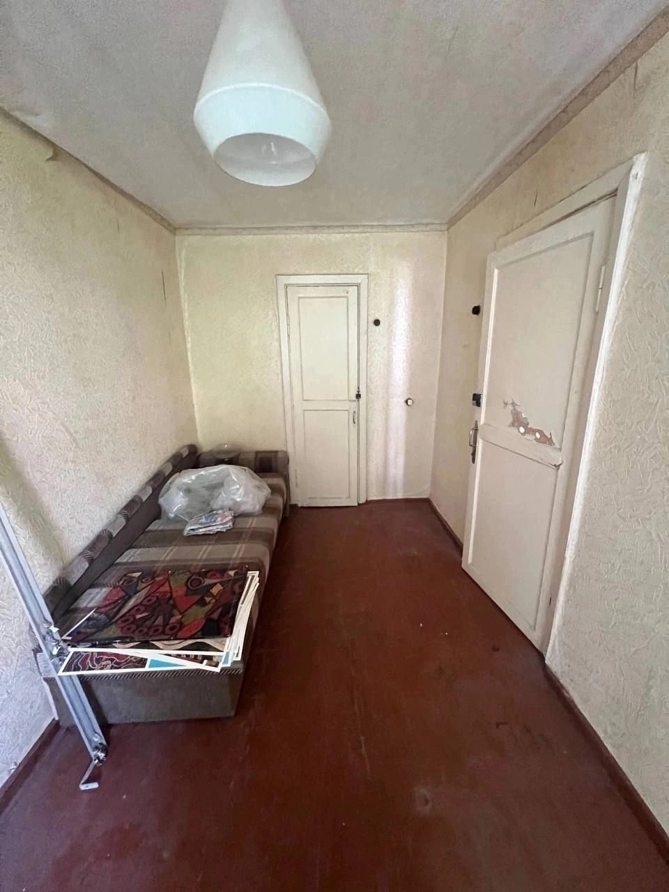 Продам 2-комнатную квартиру. Район Авроры, кирпичный дом. Этаж: 2/5. Квартира не угловая. . 41 квадратных метра. Квартира под ремонт. Комнаты раздельные, балкон. Цена: 4.200.000 рублей. Торг. По всем вопросам: +7959-563-63-61...
